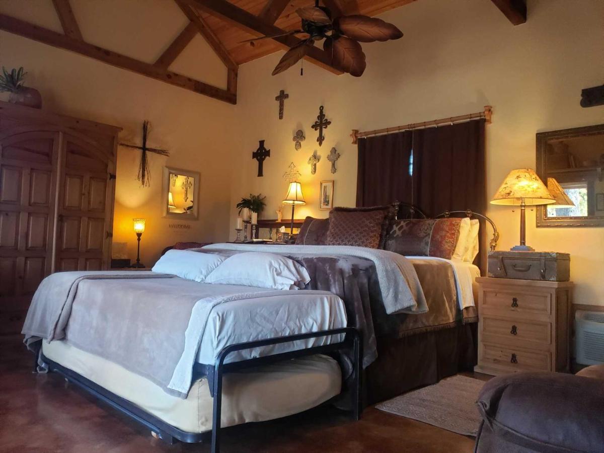Casitas At Madrona Ranch - Casita Hotel Pipe Creek Exterior photo